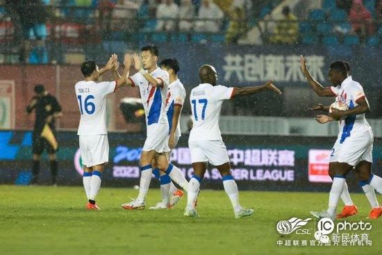 欧联-布莱顿1-0十人雅典AEK 佩德罗造点+点射制胜北京时间12月1日01:45，欧联小组赛第五轮布莱顿挑战雅典AEK的比赛，上半场弗格森低射造险，聚贝尔中柱，下半场若昂佩德罗造点+点射破门，加齐诺维奇直红，最终布莱顿客场1-0十人雅典AEK。